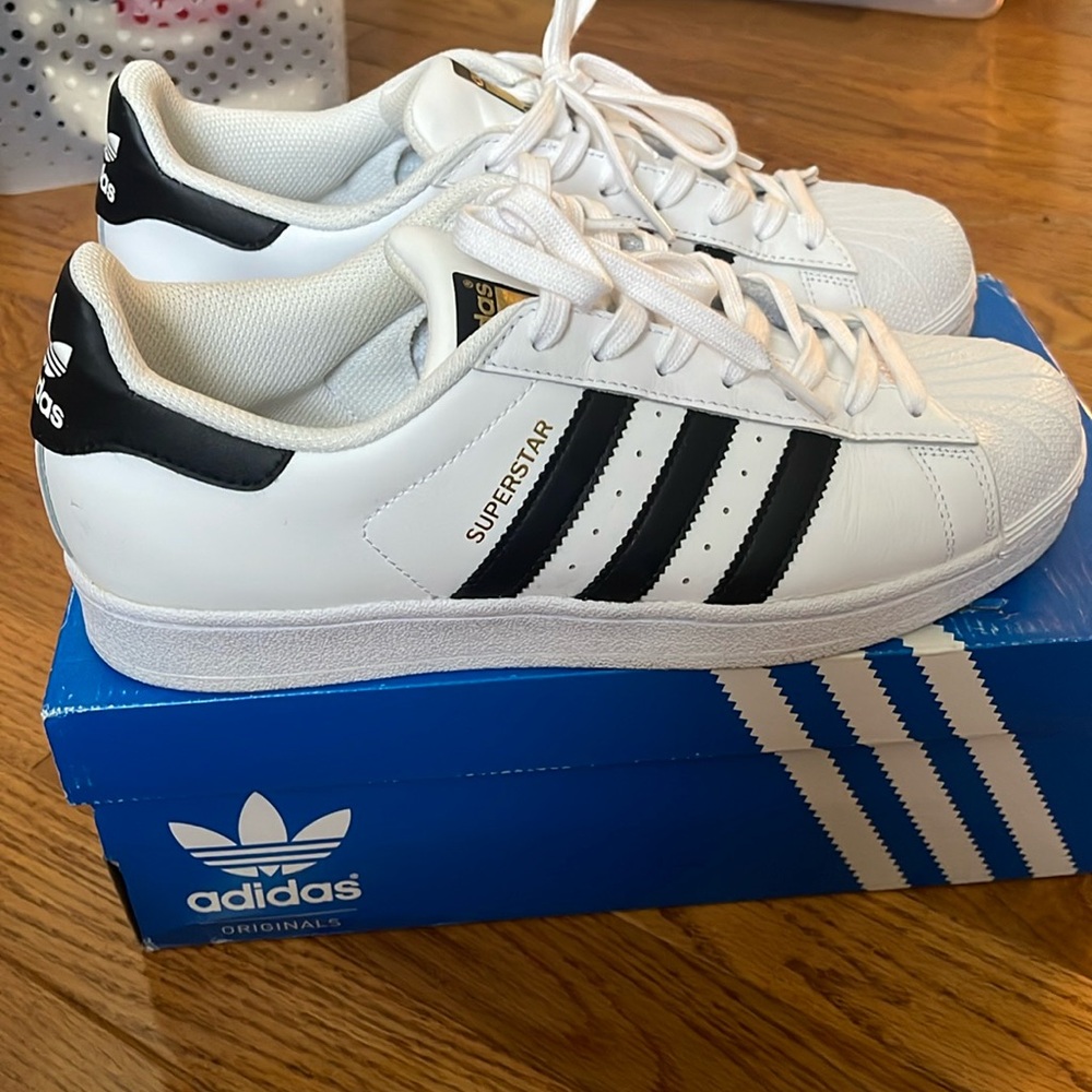 Adidas superstars